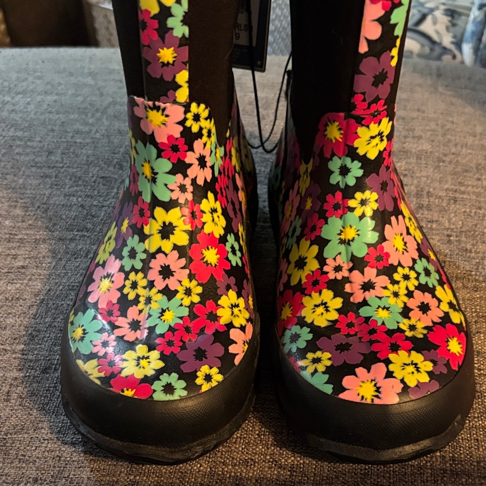 Kids Floral Waterproof Rain Boots - Black with Multicolor Flowers Sz Youth 1